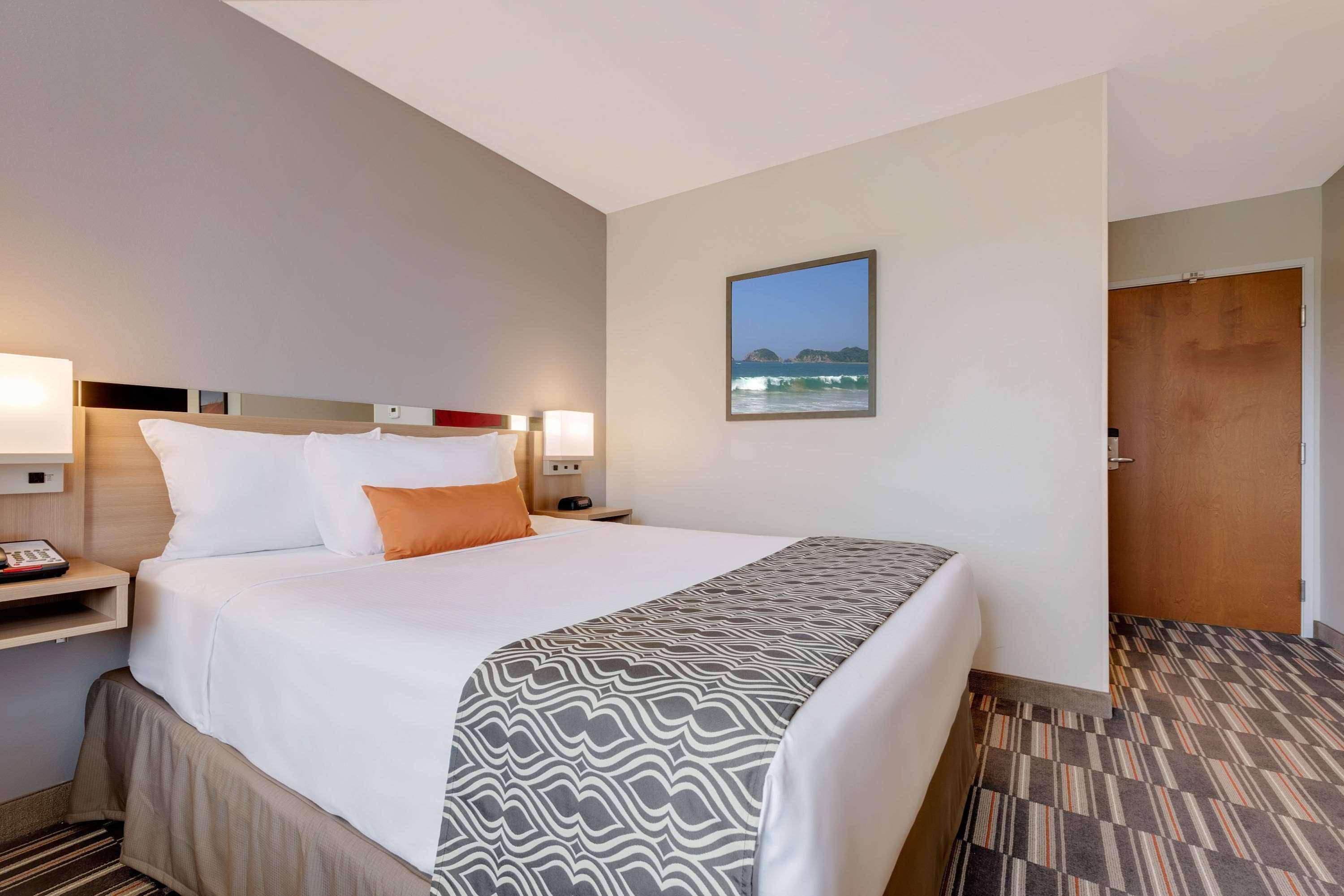 Microtel Inn & Suites By Wyndham Clarion Bagian luar foto