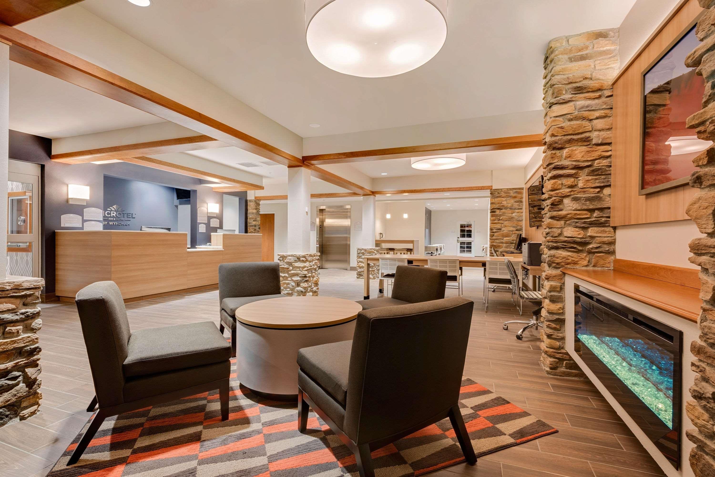 Microtel Inn & Suites By Wyndham Clarion Bagian luar foto