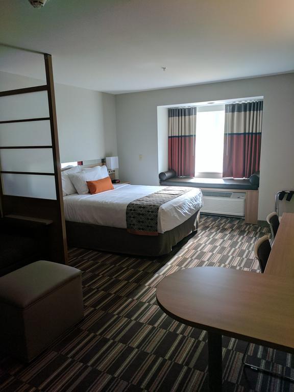 Microtel Inn & Suites By Wyndham Clarion Bagian luar foto