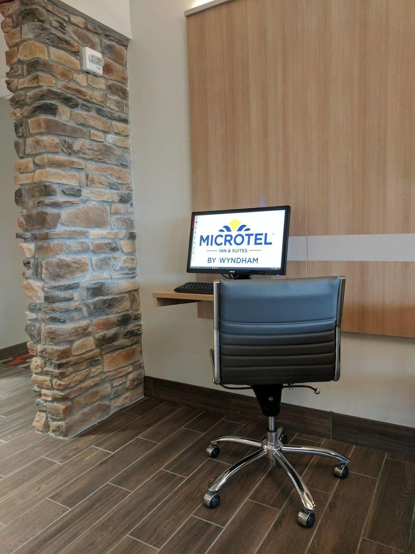 Microtel Inn & Suites By Wyndham Clarion Bagian luar foto